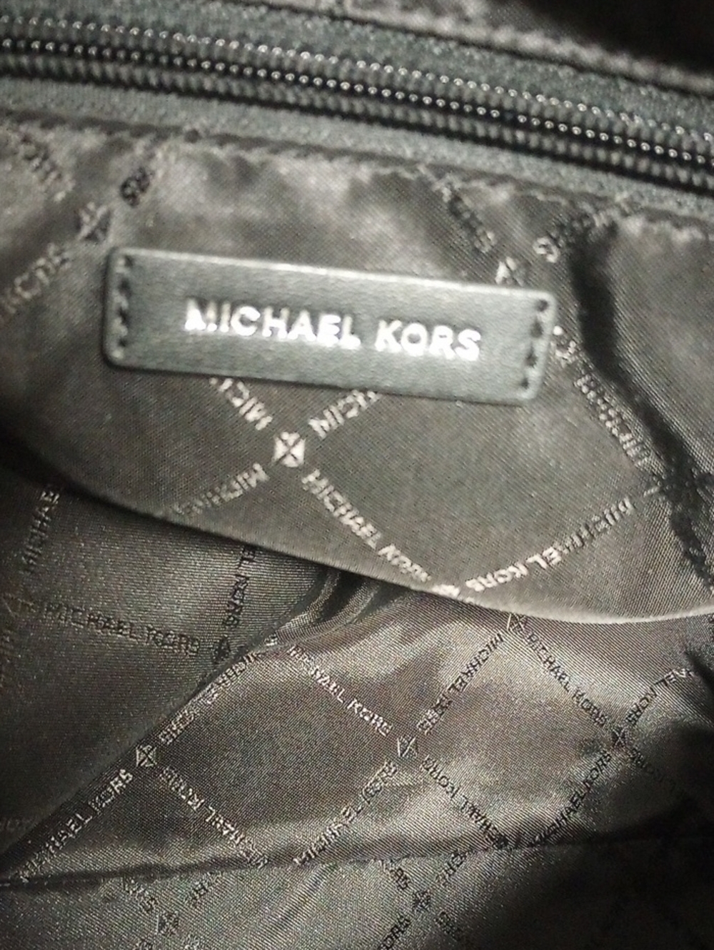 New Michael Kors Signature Tote - Picture 13 of 16